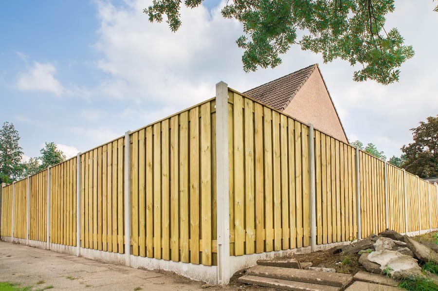Factors to Consider When Choosing a Fence Contractor